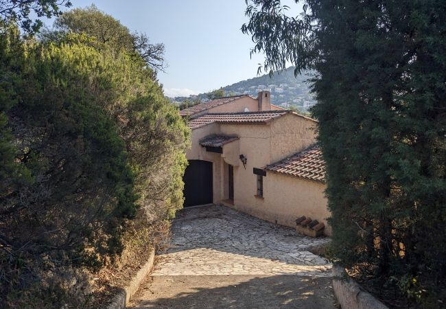 Villa in Roquebrune-sur-Argens - Villa avec vue mer au calme- Le Roitelet Villa in Roquebrune-sur-Argens - Villa avec vue mer au calme- Le Roitelet