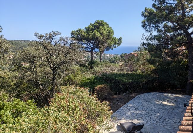 Villa/Dettached house in Roquebrune-sur-Argens - Villa avec vue mer au calme- Le Roitelet