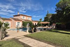 Villa in Le Plan-de-la-Tour - VILLA AVEC PISCINE LES ÉCUREUILS