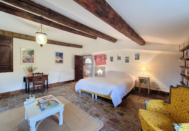 Villa in Le Plan-de-la-Tour - BASTIDE EN PIERRE AVEC PISCINE Villa in Le Plan-de-la-Tour - BASTIDE EN PIERRE AVEC PISCINE