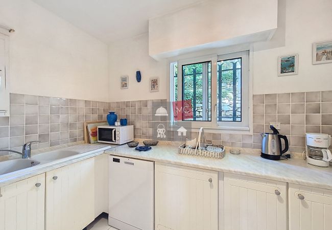 Apartment in Sainte-Maxime - APPARTEMENT LES ARBOUSIERS Apartment in Sainte-Maxime - APPARTEMENT LES ARBOUSIERS