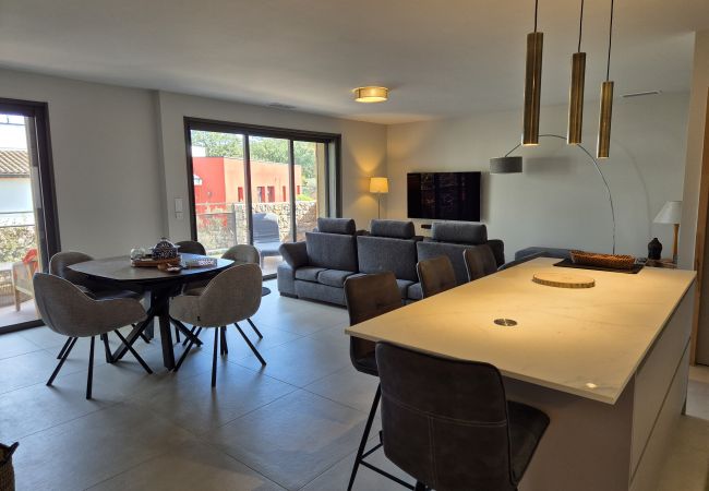  a Grimaud - APPARTEMENT DANS RESIDENCE VILLA NATURA